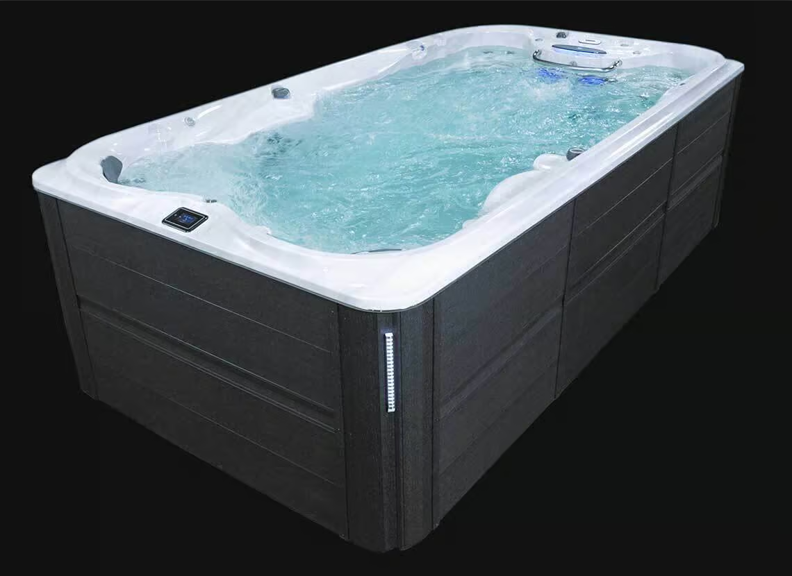 Eclairage extérieur sur spa de nage Jacuzzi®